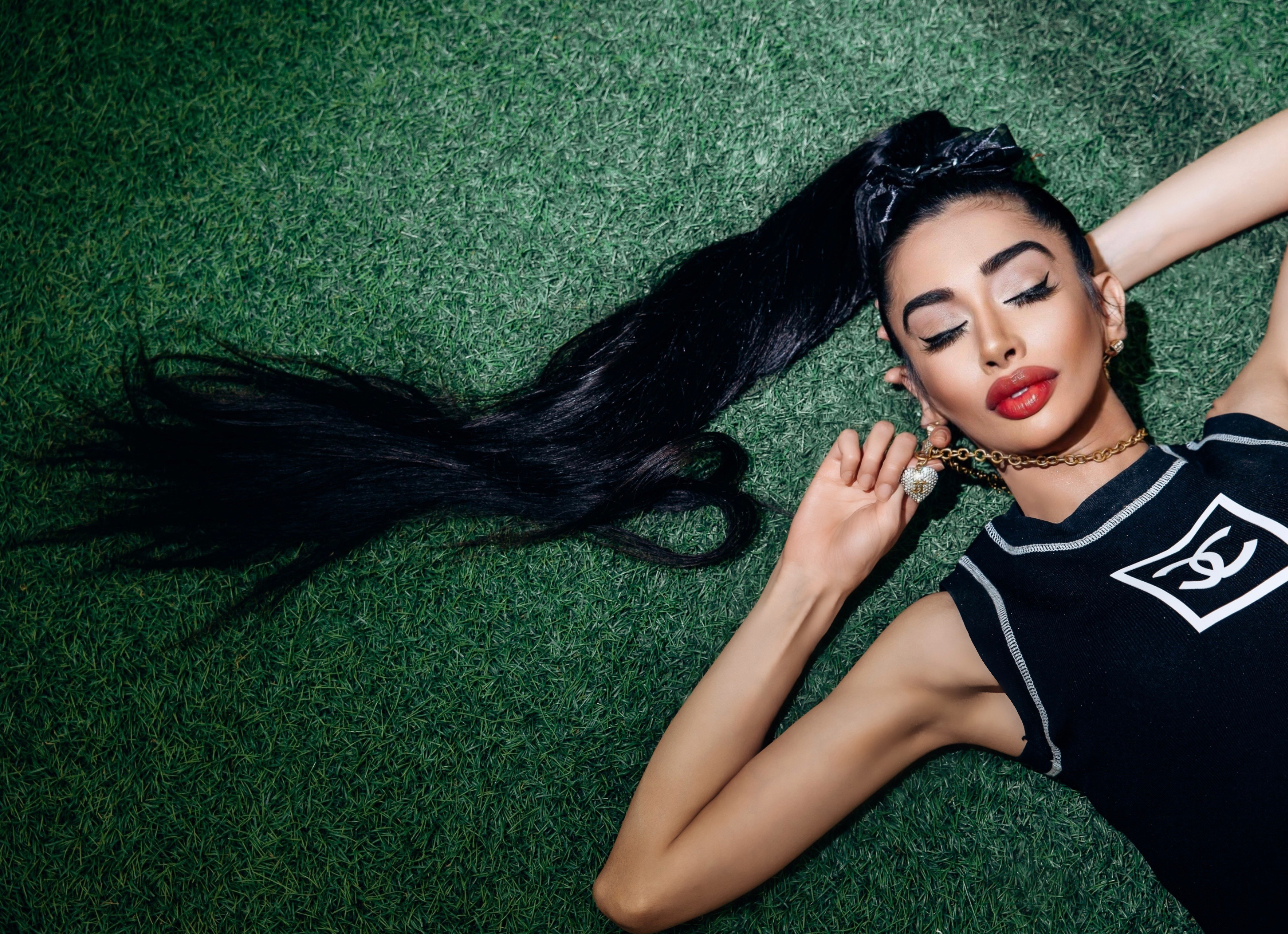 WEBITORIAL: Supermodel Farah Zulaikha Stars in “CHANEL LE SPORT” Coached By Super Bowl Stunner Saquon Barkley!