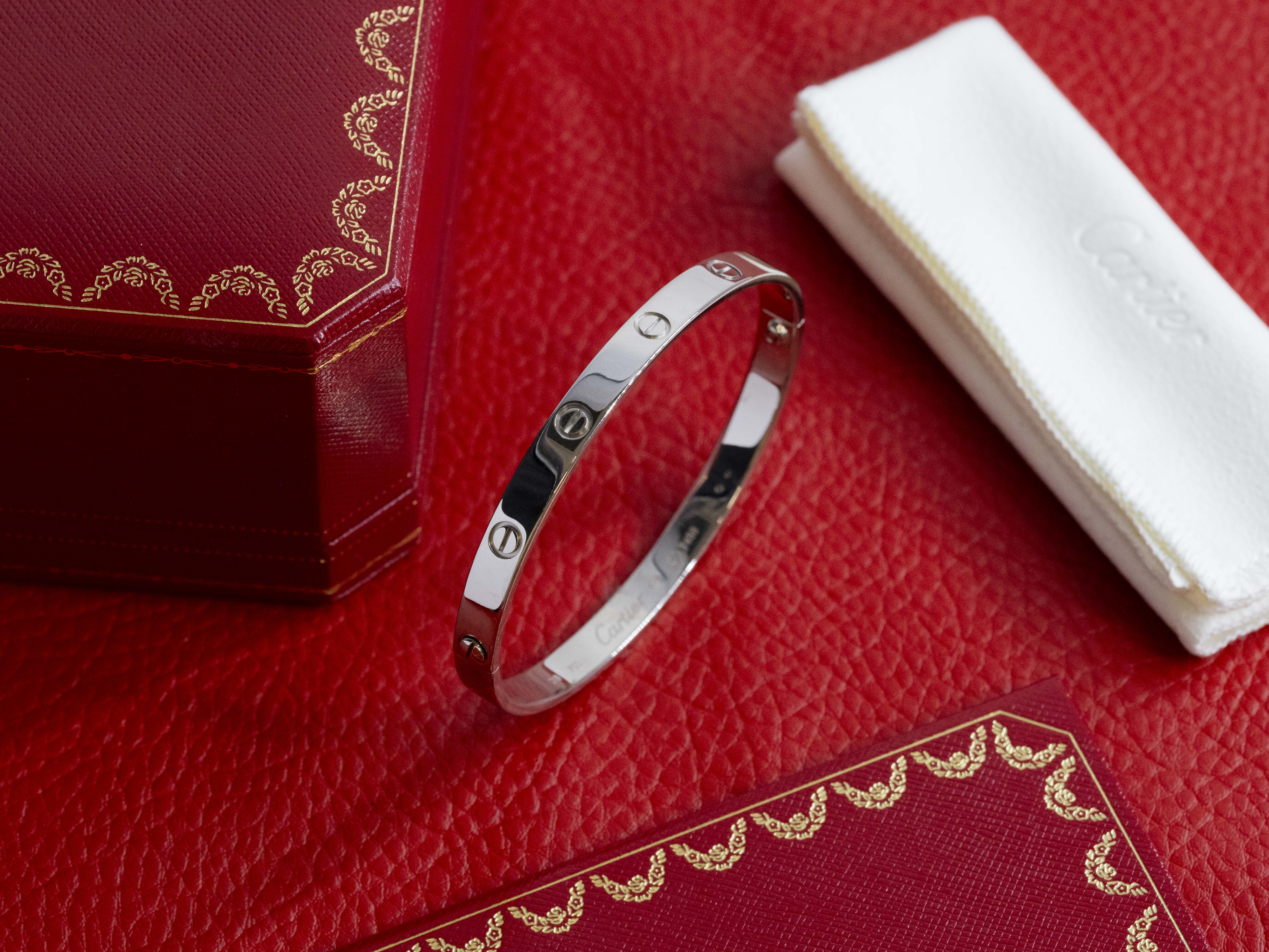 Why Preloved Designer Jewellery Is One of the Smartest Fashion Moves Right Now