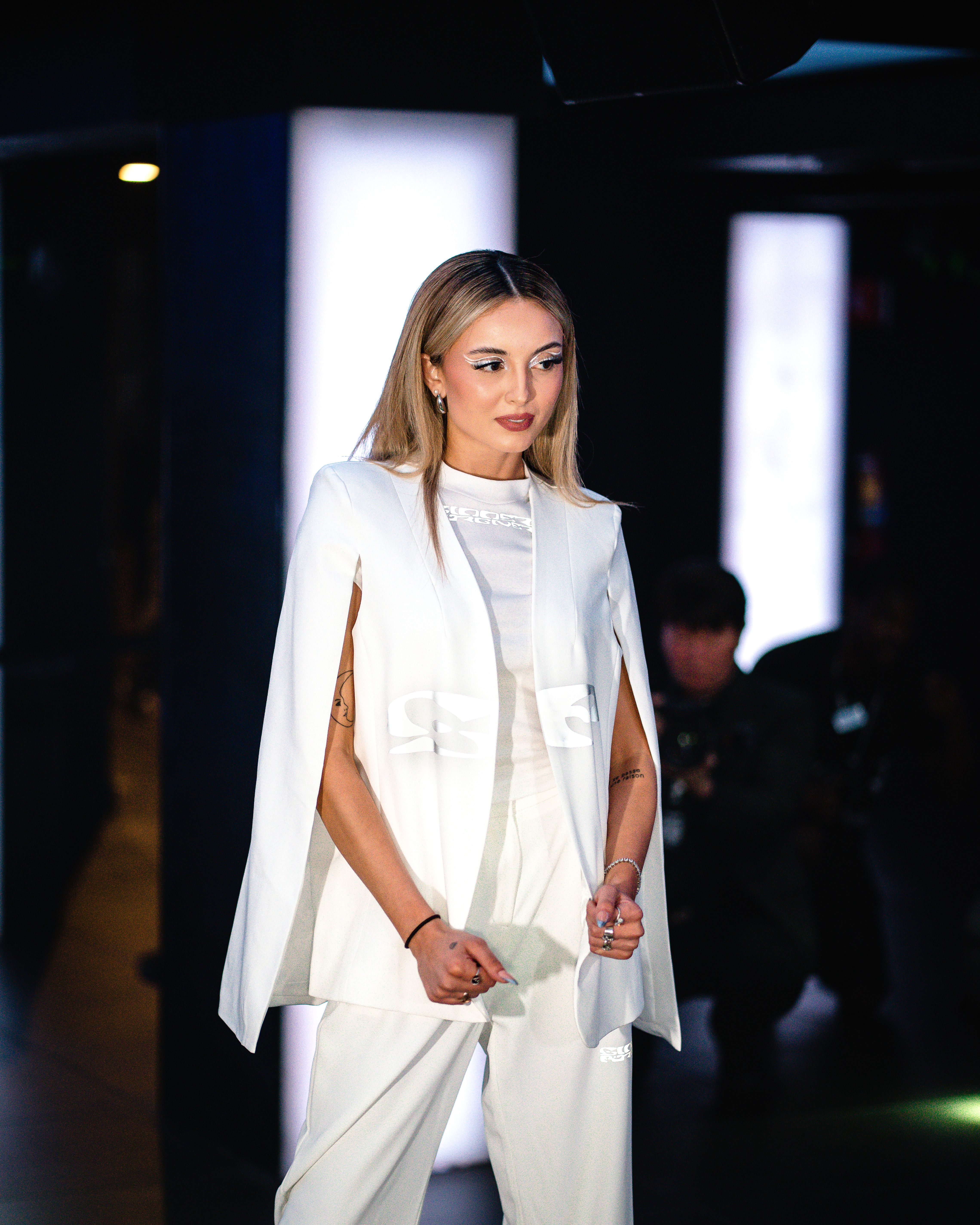 Photo by Marcus Queiroga Silva from Pexels: https://www.pexels.com/photo/elegant-woman-wearing-white-outfit-18339278/